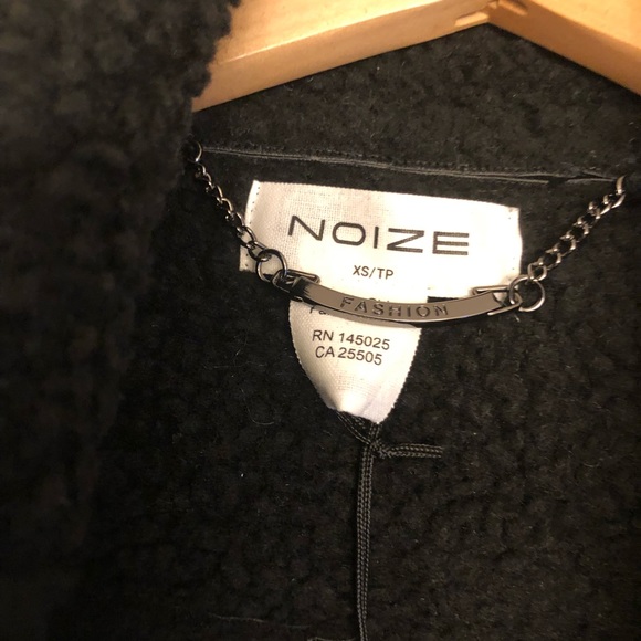 AMAZING vegan leather lined moto jacket! - Picture 4 of 5